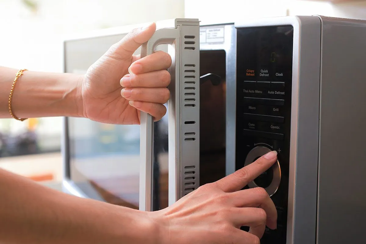 Dangerous Side Effects of Eating Microwaved Meals, According to Science