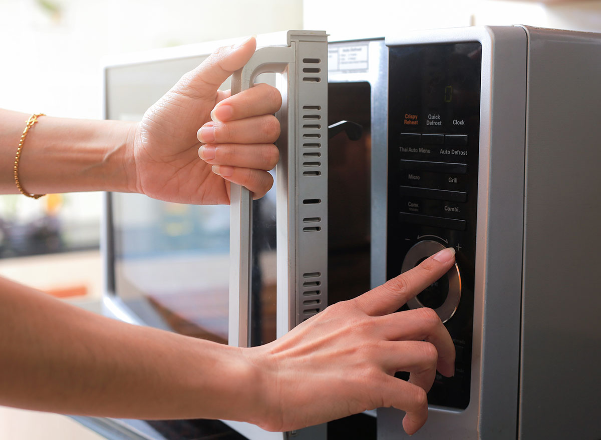 What Happens To Your Body When You Eat Microwaved Meals — Eat This Not That