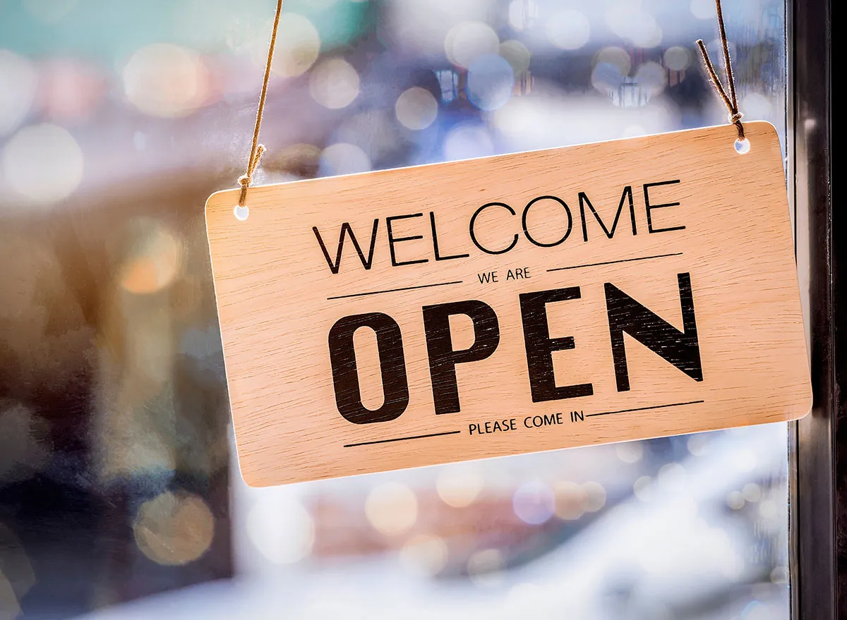 Опен плиз. Табличка open. Открыто open. Открыто Welcome. We are open.