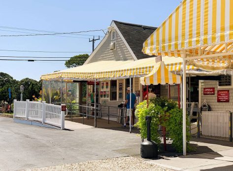 The Reason Restaurants Have Reduced Hours