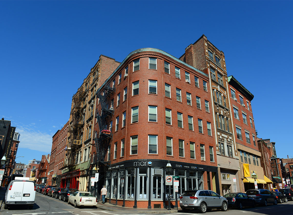 mare oyster bar restaurant in boston