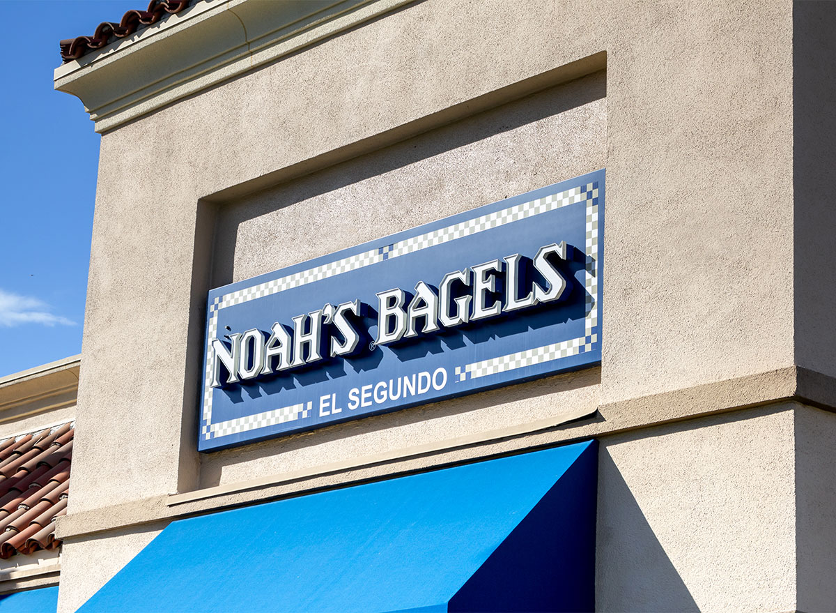 exterior of noahs bagels location