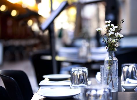 3 Mistakes You're Making When Dining Outside