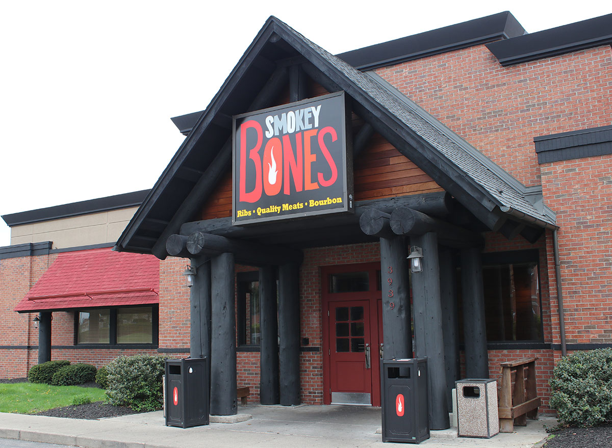 smokey bones restaurant exterior