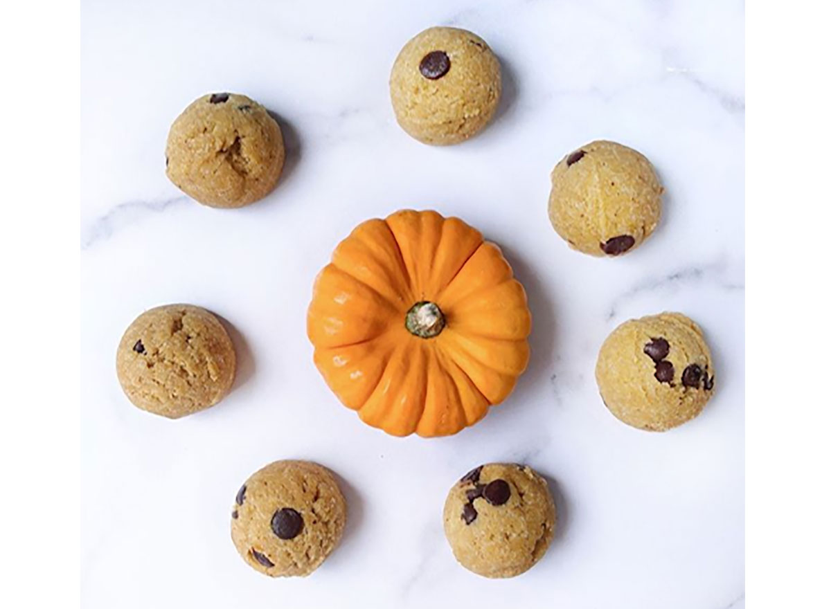 bougie bakes pumpkin spice cookie dough with mini pumpkin on marble board