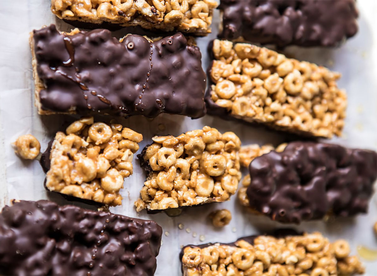 chocolate peanut butter cheerios bars