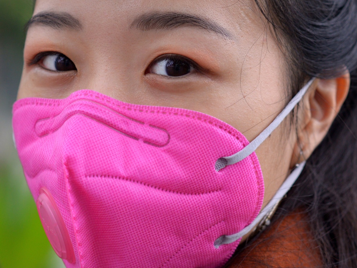 Face mask with valve
