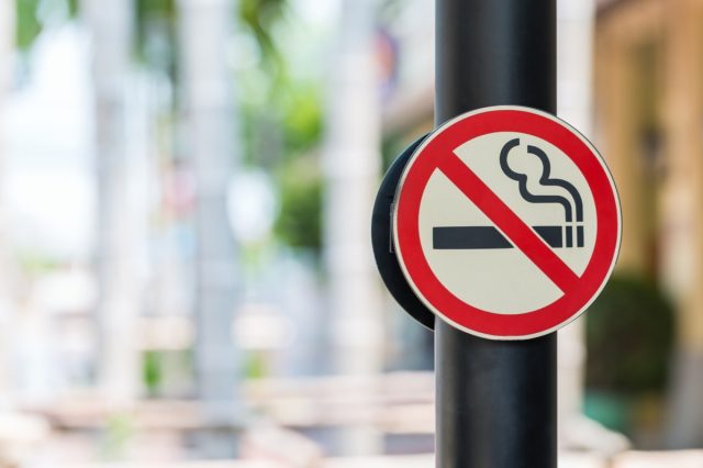 запрещающий курить знак