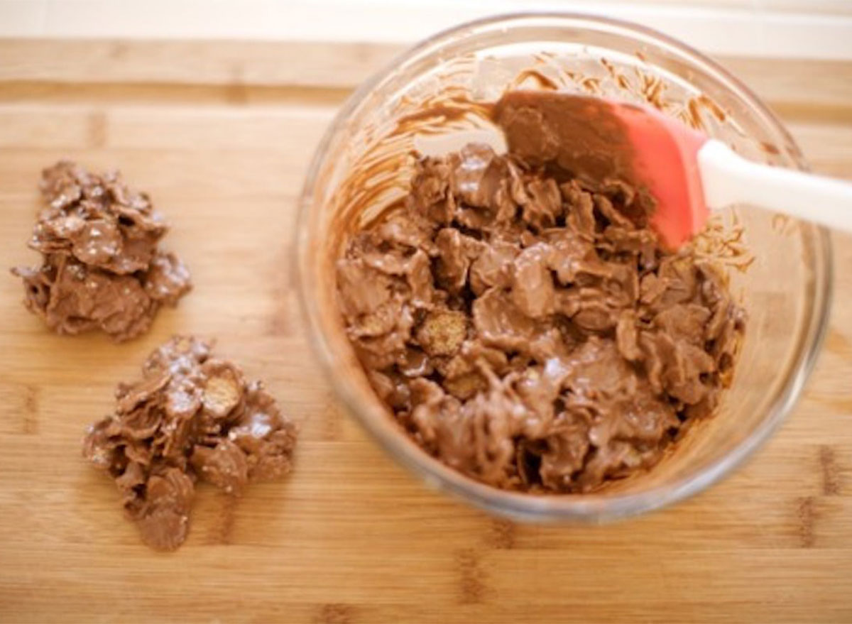 nutella peanut butter clusters and mixing bowl