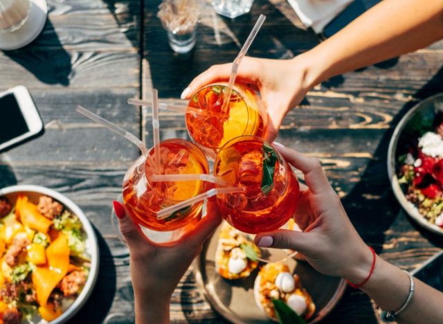 restaurant cocktails, concept of inflammatory foods that cause belly fat