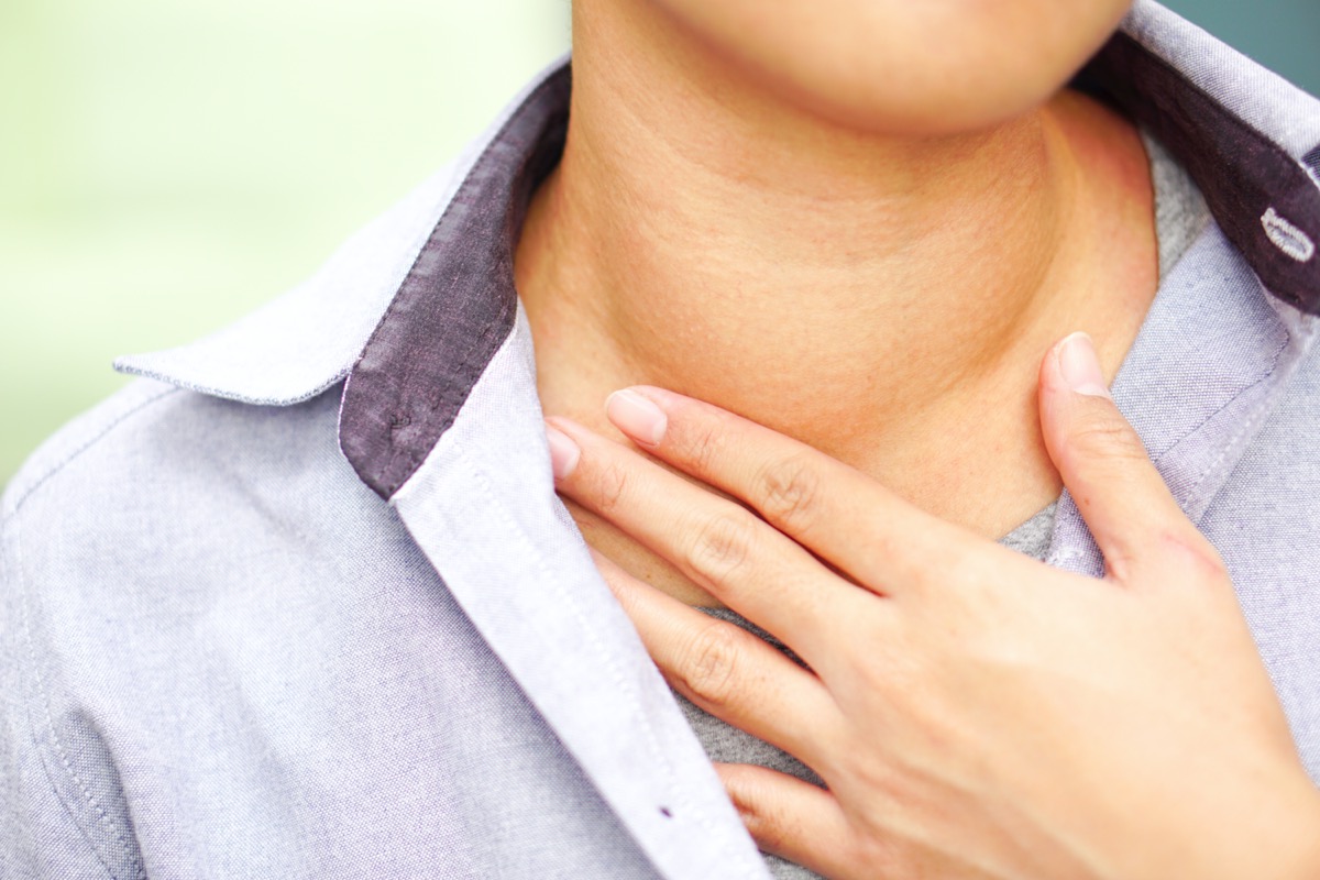 Woman goiter lump throat problem