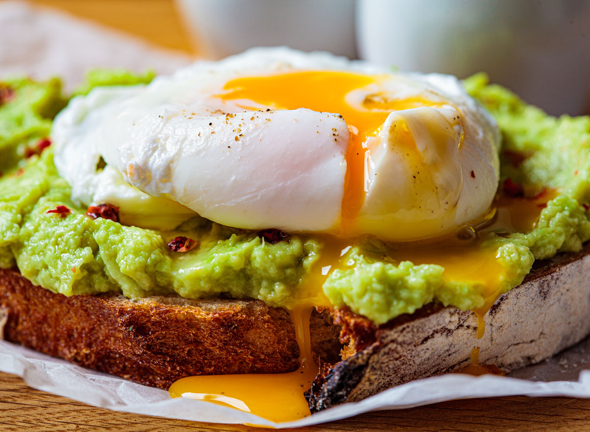 egg on avocado toast