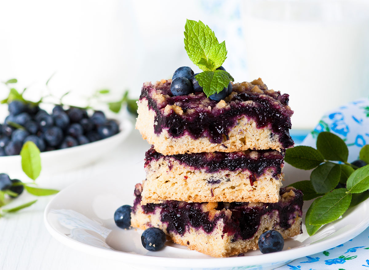 blueberry crumb cake