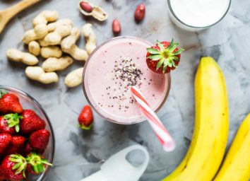 peanut butter strawberry banana smoothie