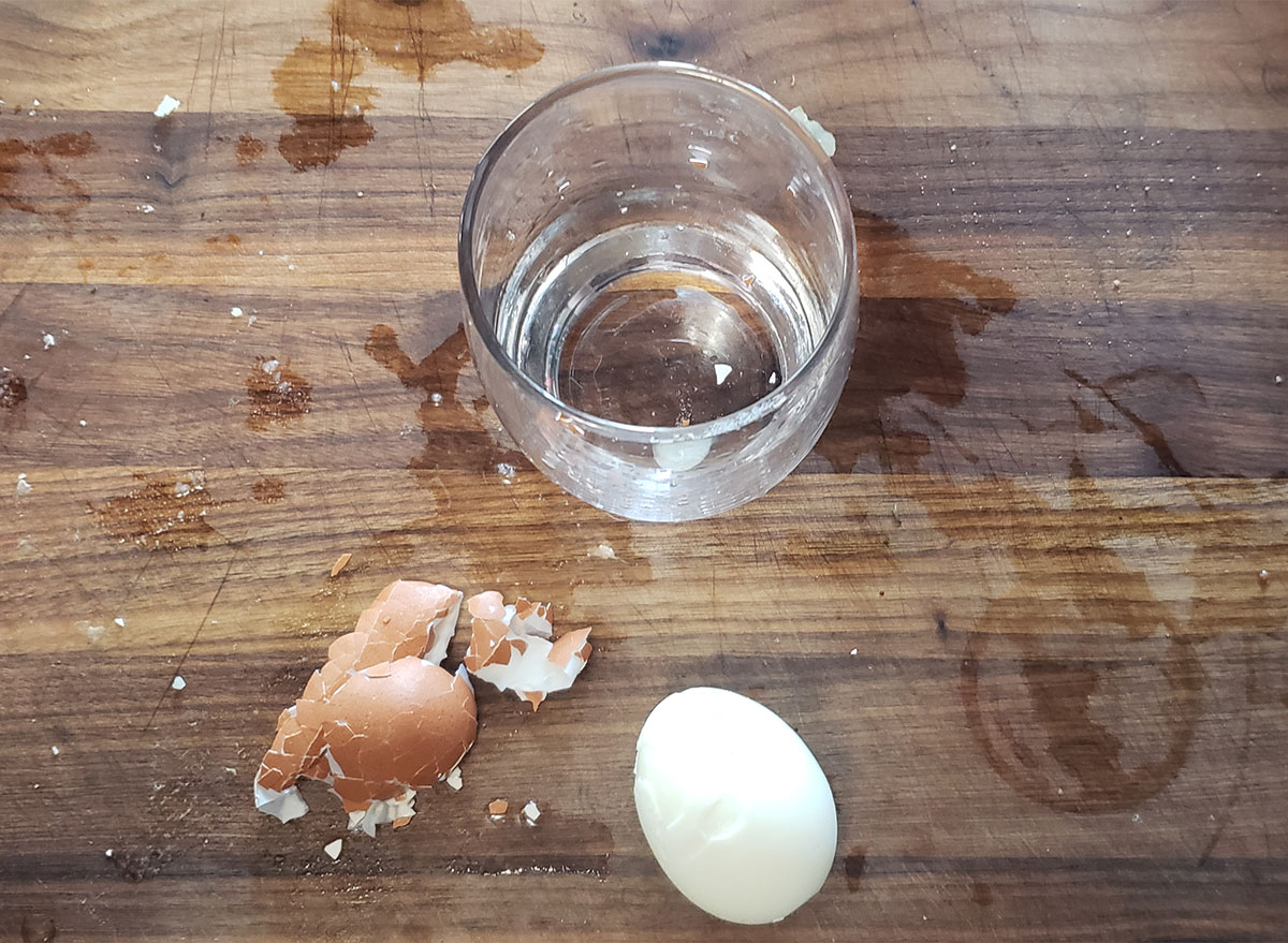 peeled hardboiled egg in glass of water hack fail