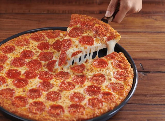 pizza kulübesi doldurulmuş pizza