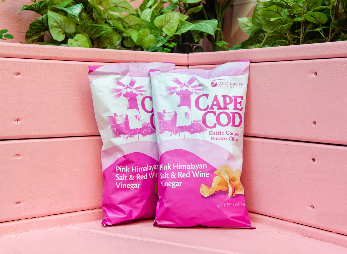 cap cod pink himalayan sea salt chips on a bench