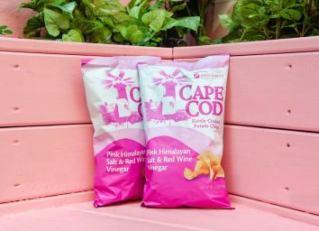 cap cod pink himalayan sea salt chips on a bench