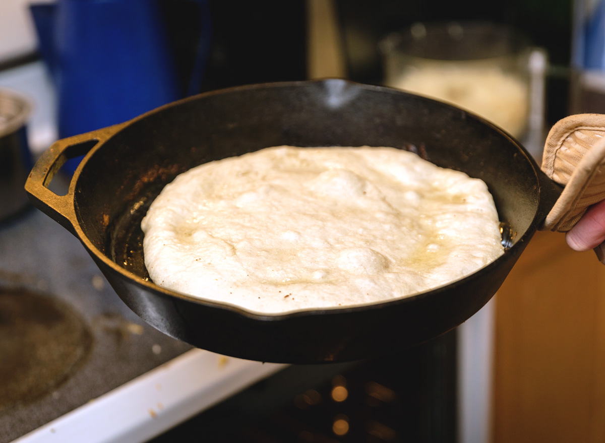 cast iron skillet pizza crust