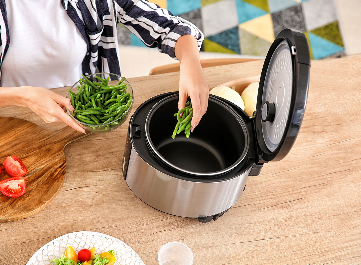 Crock-Pot Stir Automatic Stirring Slow Cooker, 6-Quart, Black 