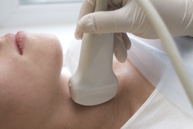 Scanning of a thyroid of woman