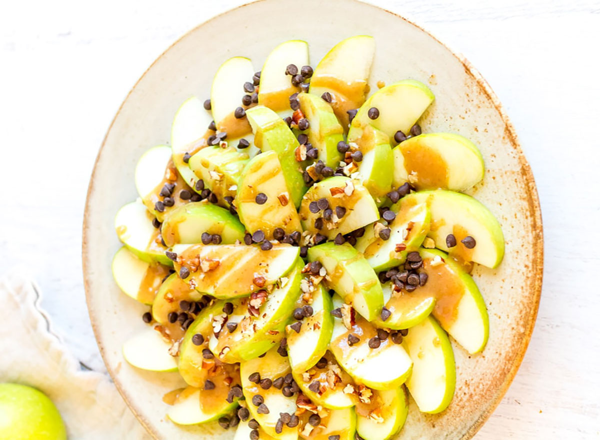 apple slices topped with caramel sauce and chocolate chips