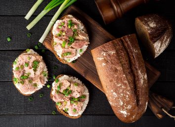 canned tuna bread