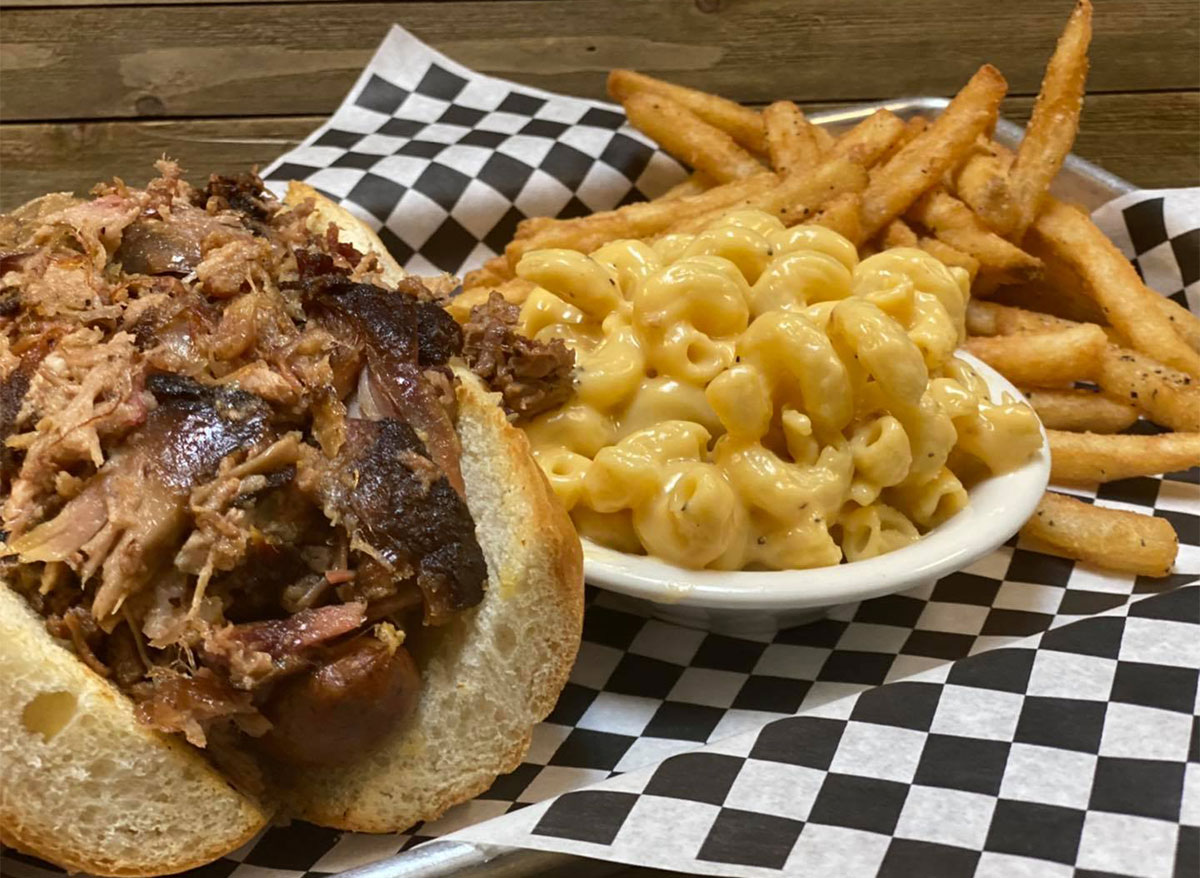 barbecue sandwich and mac and cheese