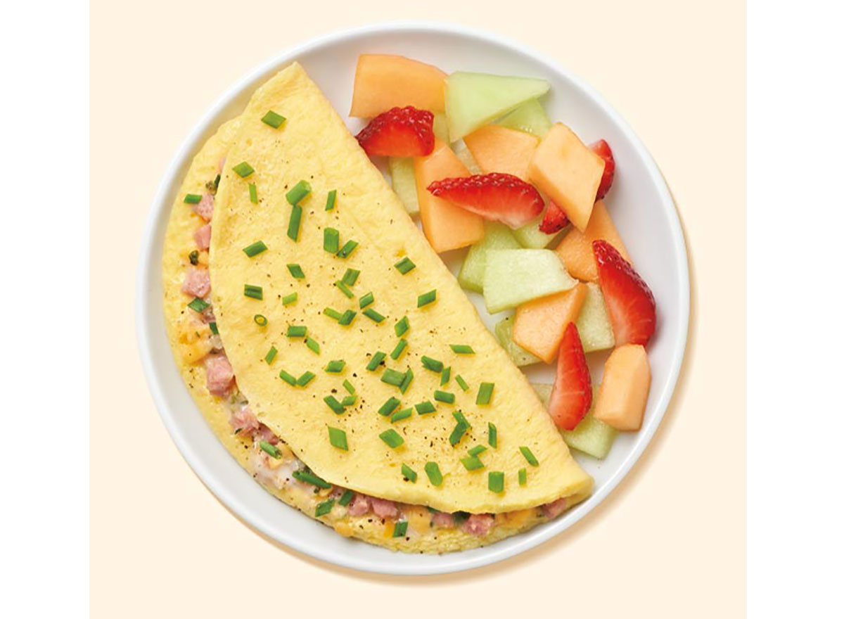 nutrisystem turkey ham and cheese omelet plated with cut fruit