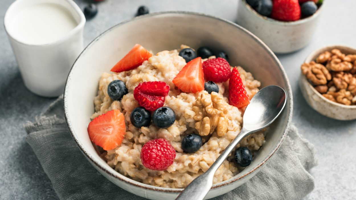 7 Ways to Make Oatmeal for a Flat Belly | Eat This Not That