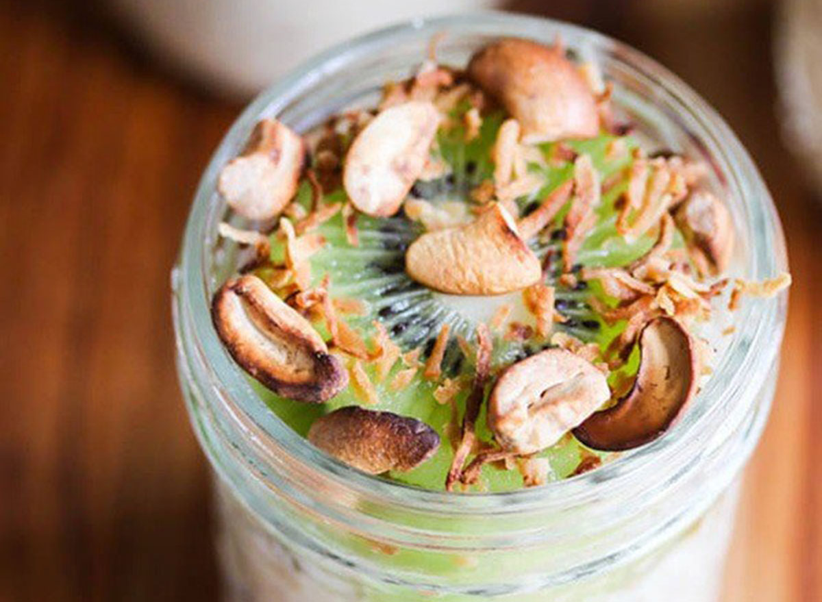 overnight oats Kiwi Coconut Cashew