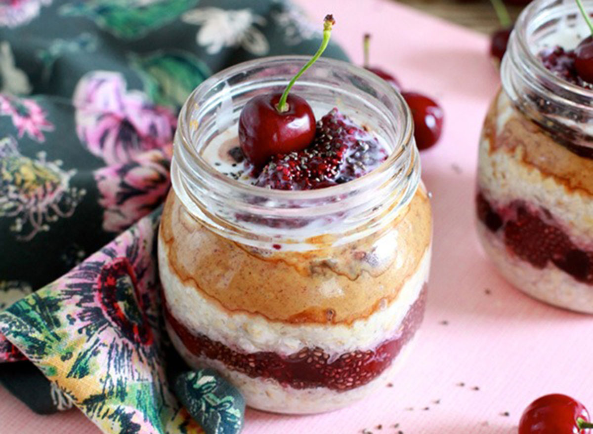 overnight oats cherry chia