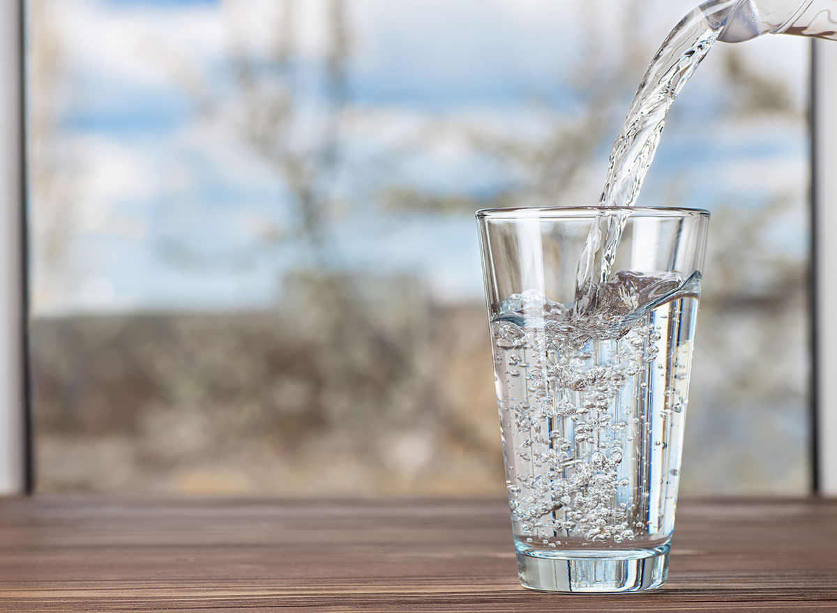 Does Sparkling Water Count Toward Your 8 Glasses a Day?