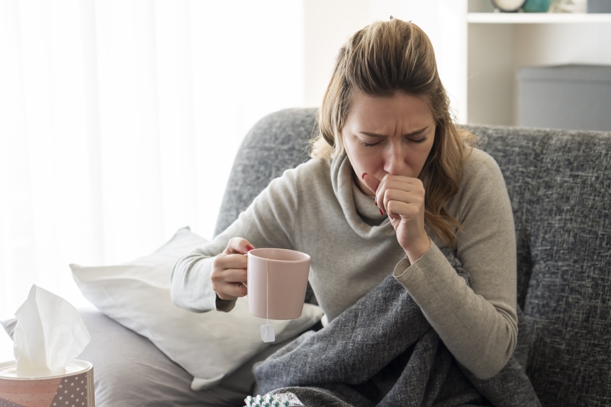 ženska doma zbolela za gripo