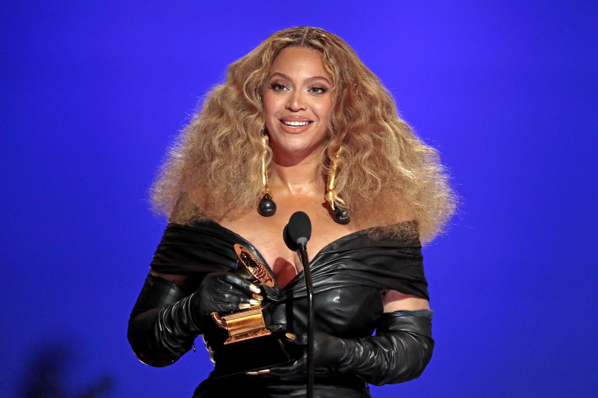 beyonce in black leather dress at 2021 grammys