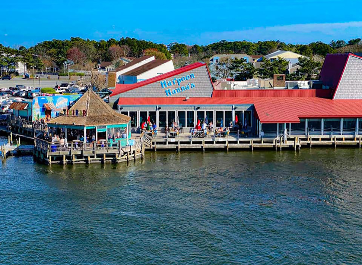 exterior of harpoon hannas restaurant