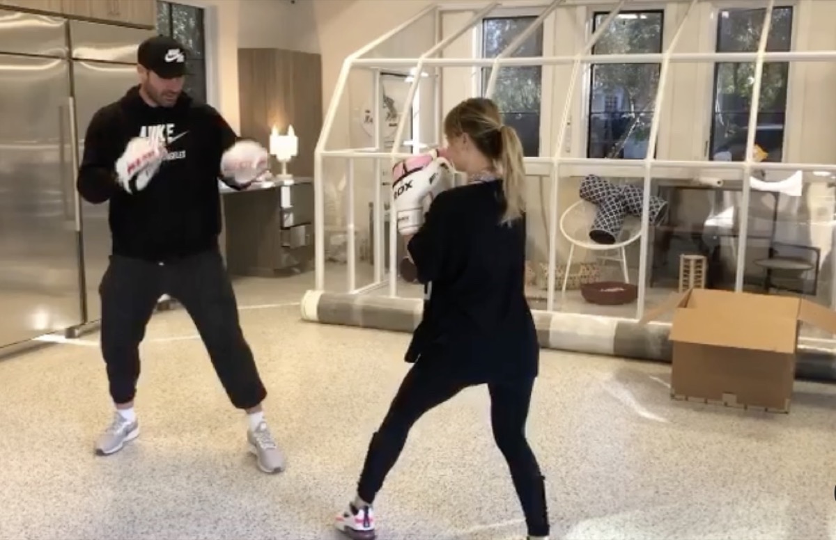 kaley cuoco boxing with trainer