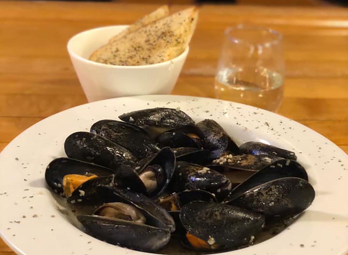 plate of mussels