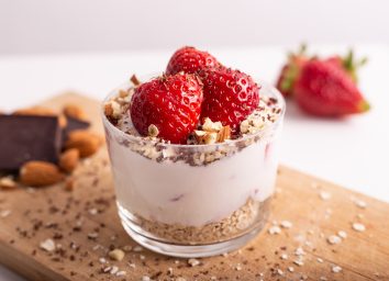 strawberry yogurt parfait