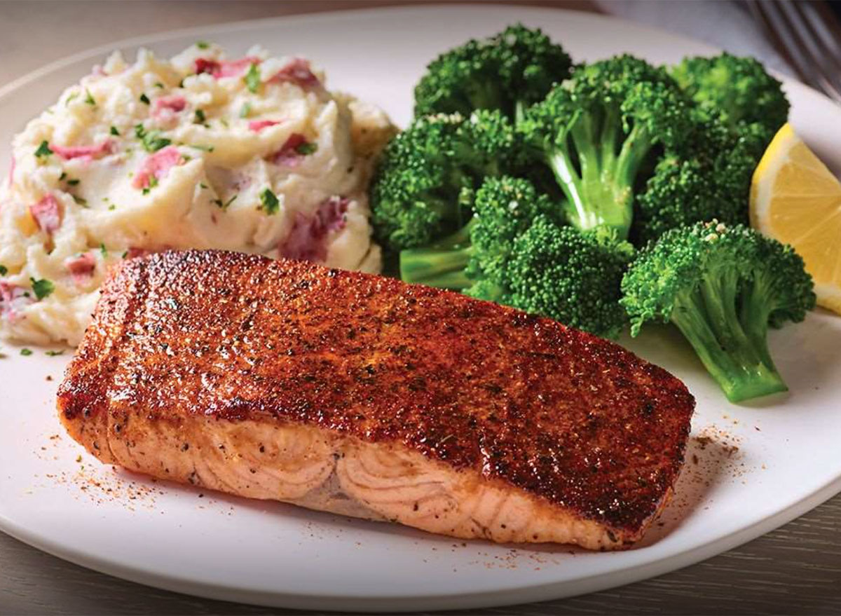 applebees blackened cajun salmon