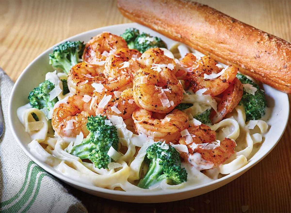 applebees classic blackened shrimp alfredo