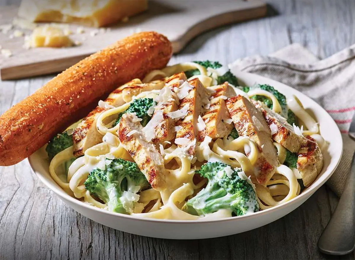 applebees classic broccoli chicken alfredo