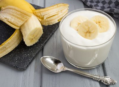 yogurt with banana slices