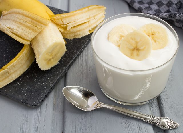 yogurt with banana slices