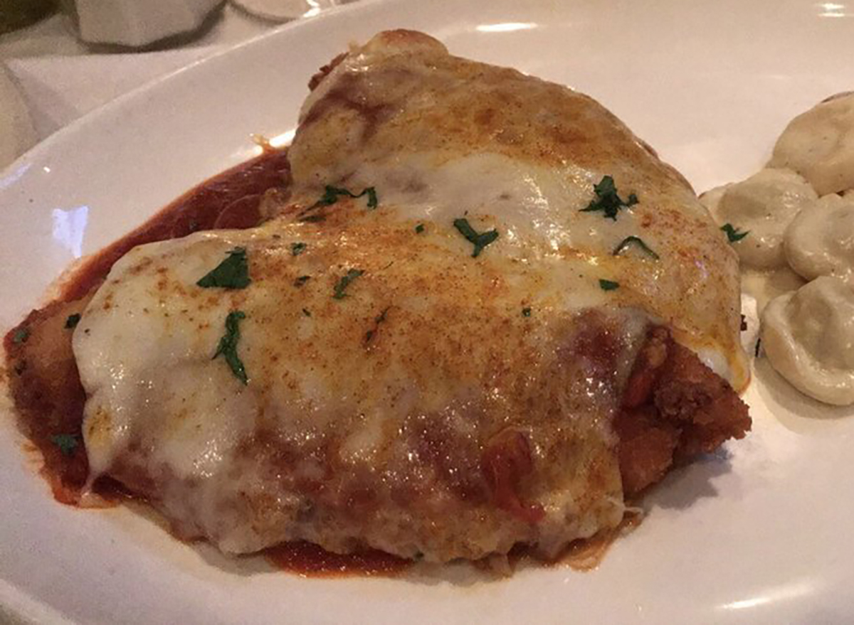 plate of chicken parmesan