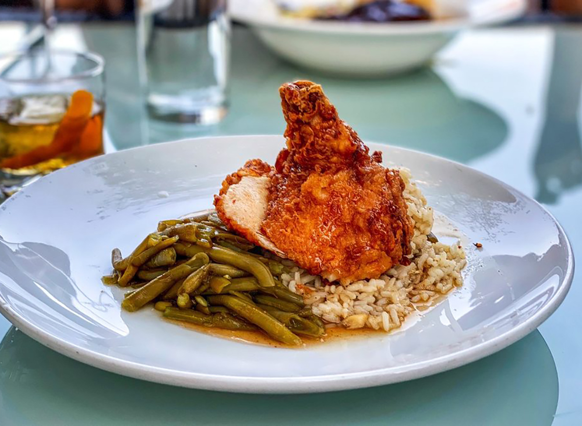 fried chicken with rice and green beans
