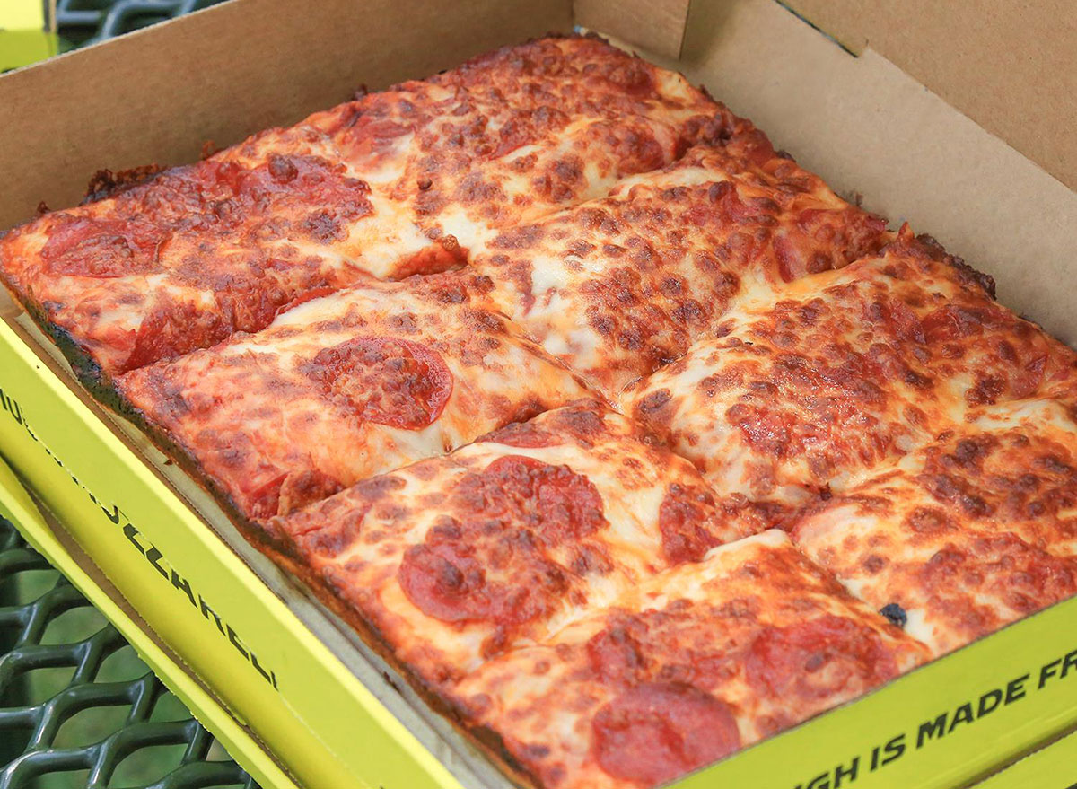 hungry howies deep dish pizza