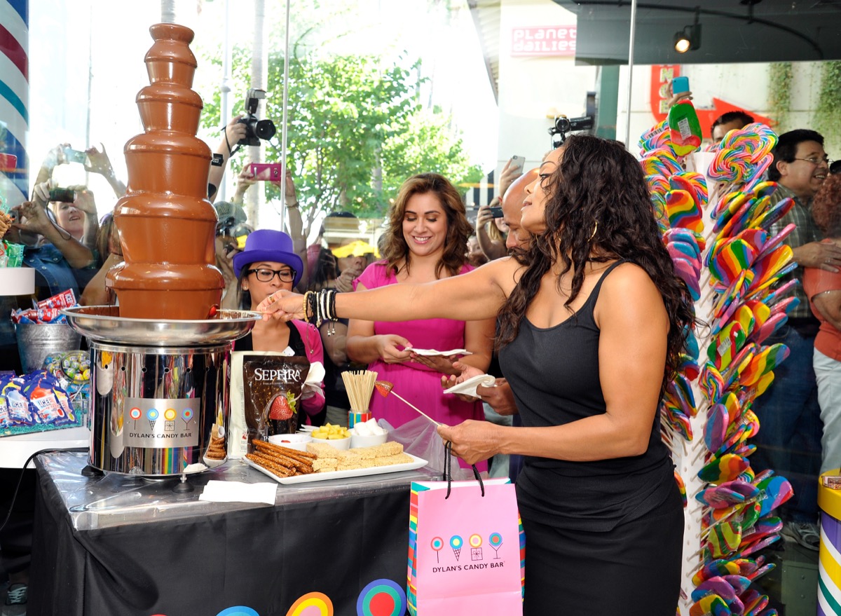 janet jackson dipping fruit into chocolate fountain