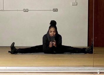 janet jackson doing split in black outfit