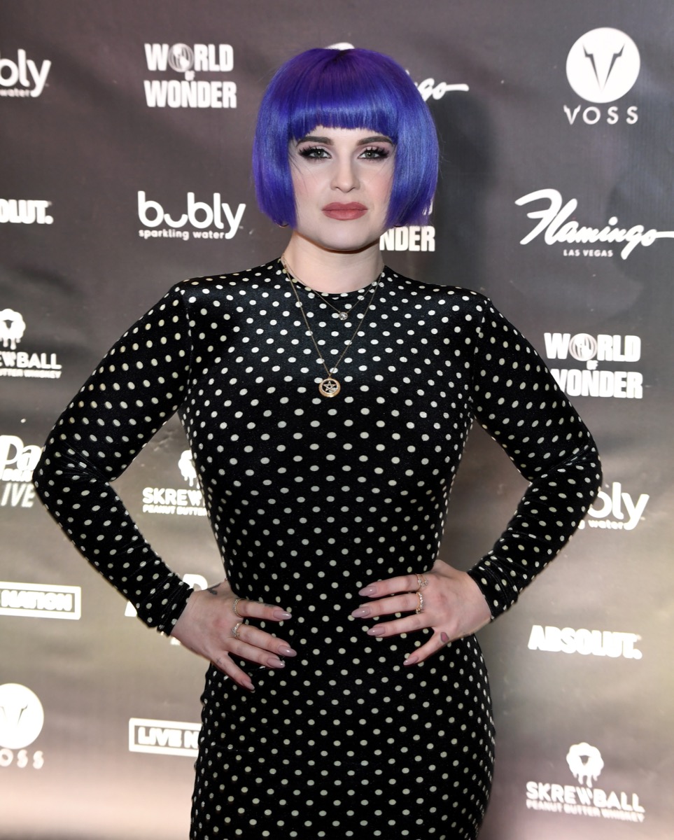 kelly osbourne in purple bob and black and white polka dot dress